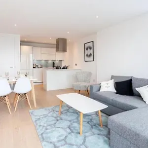 Apartment Stunning 2 Bed - Canary Wharf, London
